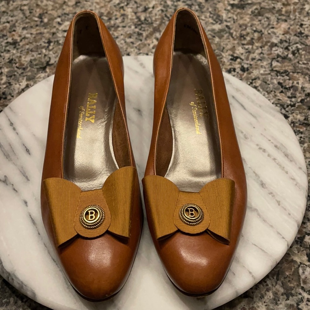Bally of Switzerland brown flats with bow. Size 7